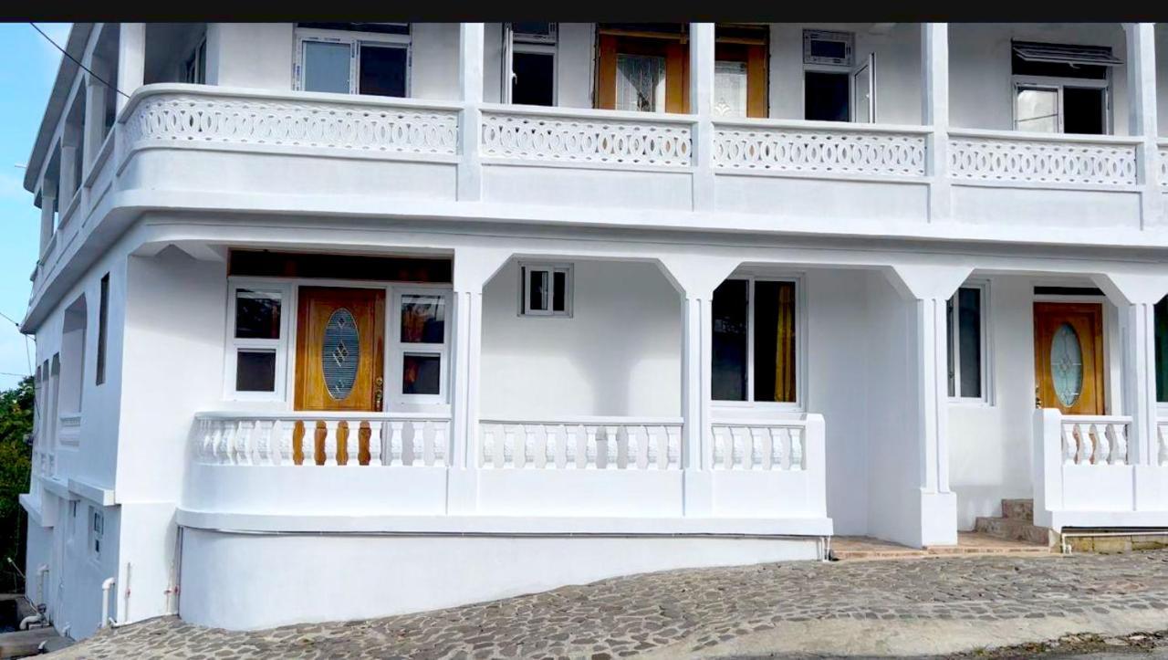 The Golden Inn Marigot Exterior foto